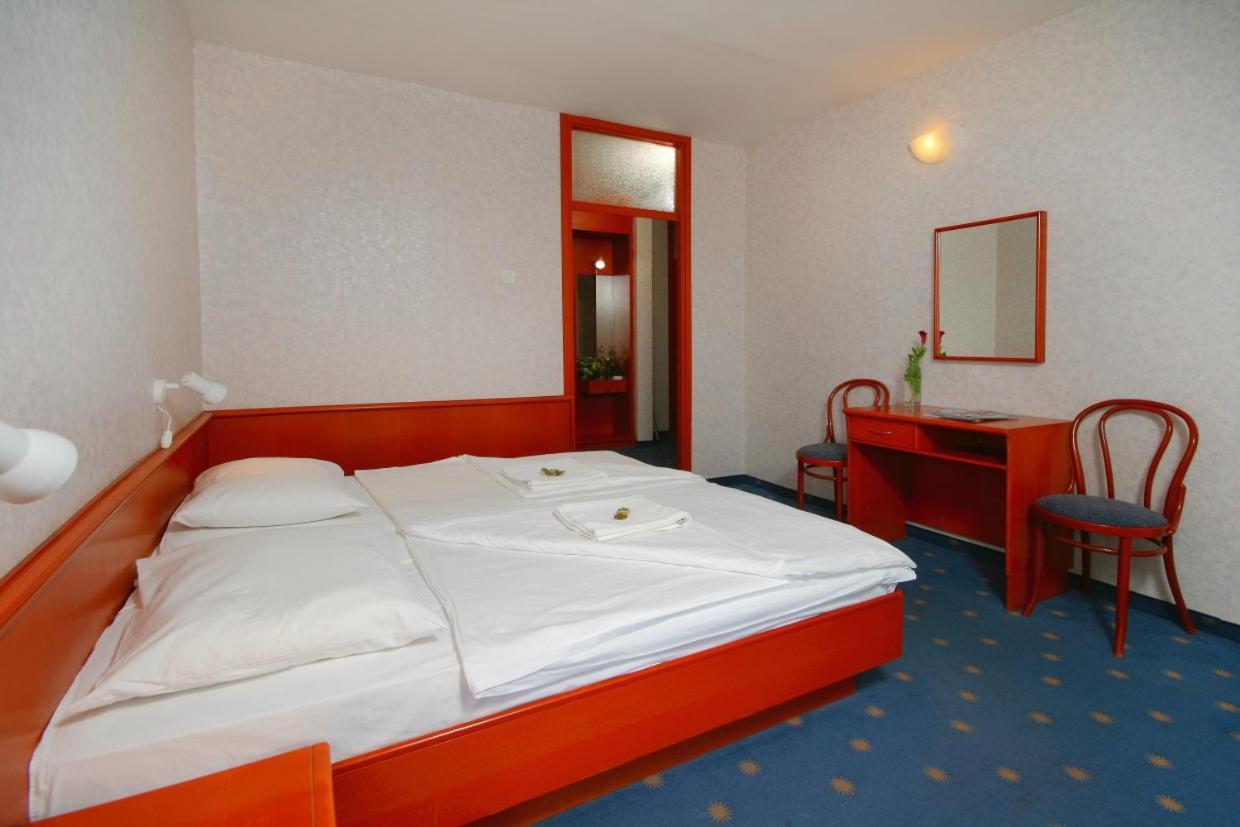 Hotel Laguna Gradac  Esterno foto